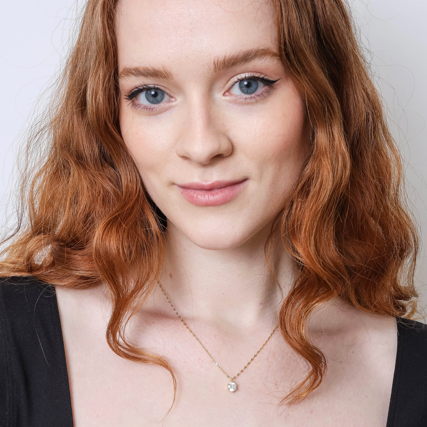 18k Gold Round-Cut Cubic Zirconia Pendant Necklace On Woman's Neck