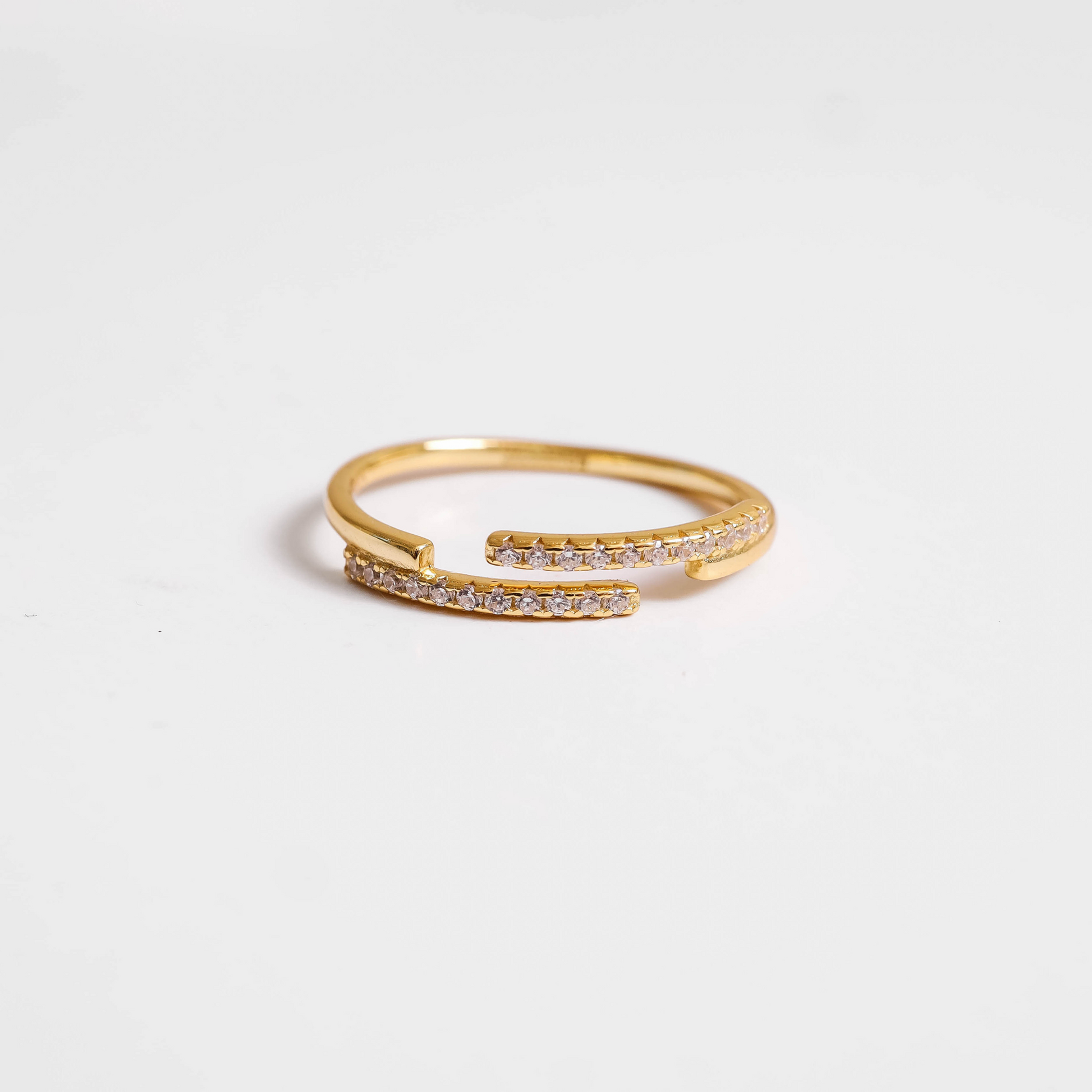18k yellow gold plated cubic zirconia adjustable ring by JACOBSVOW