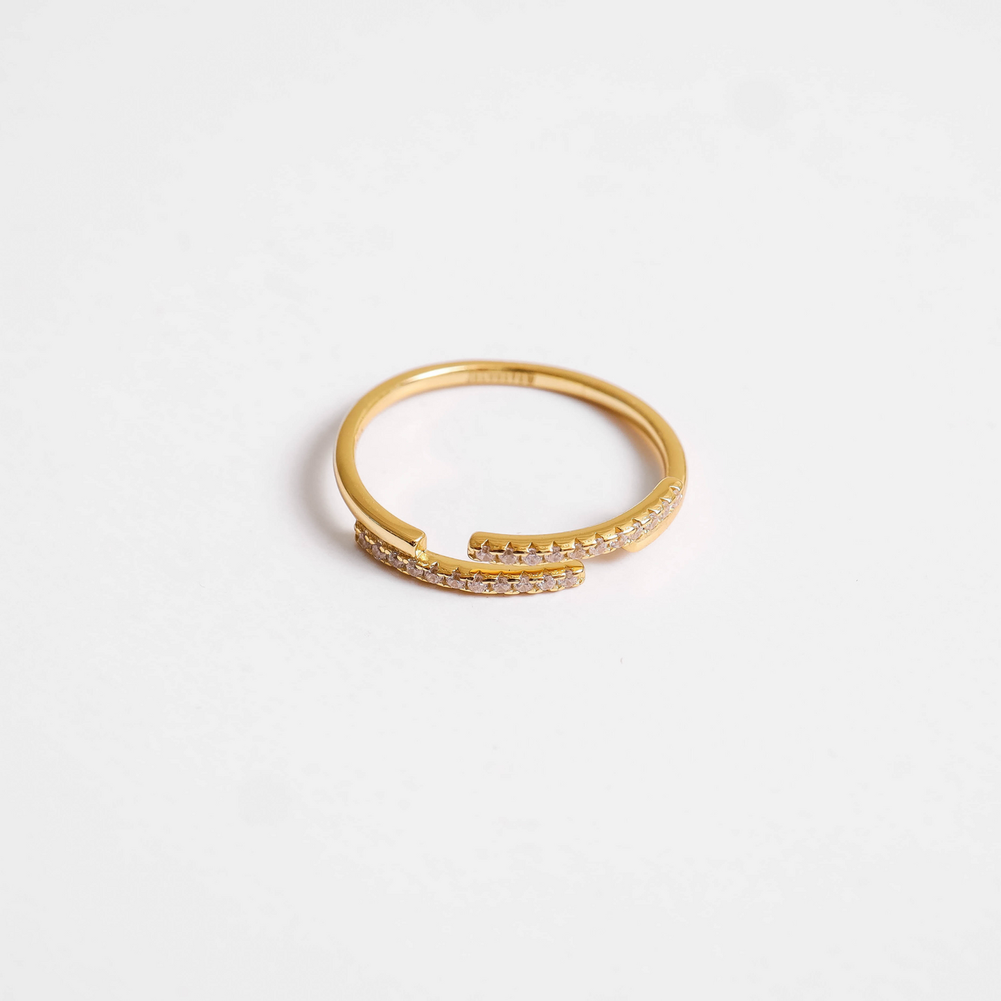 18k yellow gold plated cubic zirconia adjustable ring by JACOBSVOW