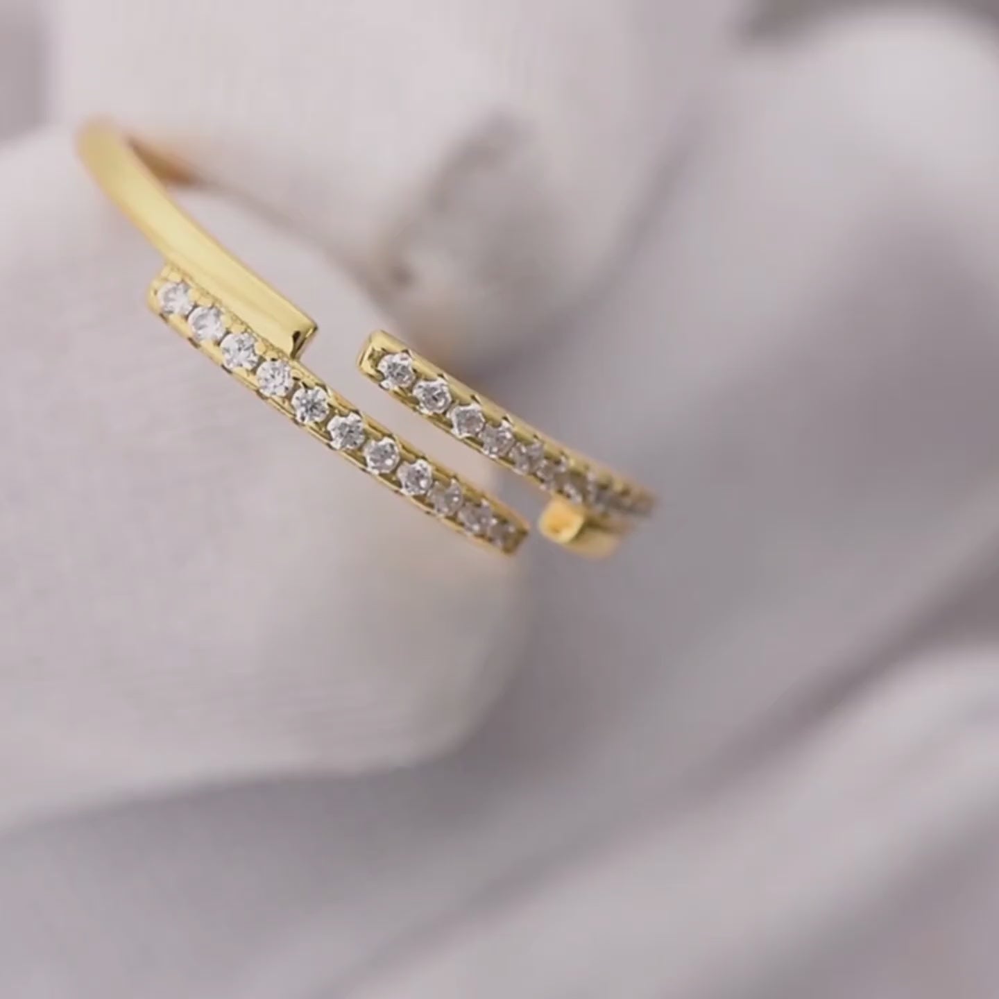 JACOBSVOW gold adjustable stacking ring video